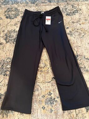 Women’s Nike Standard Fit Full Length Sweatpants Activewear Black L CU5529-011